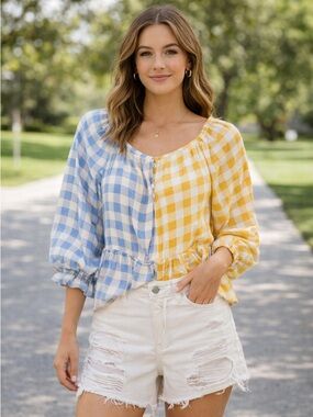 Adorable colorblock gingham top from Cato 💙💛
